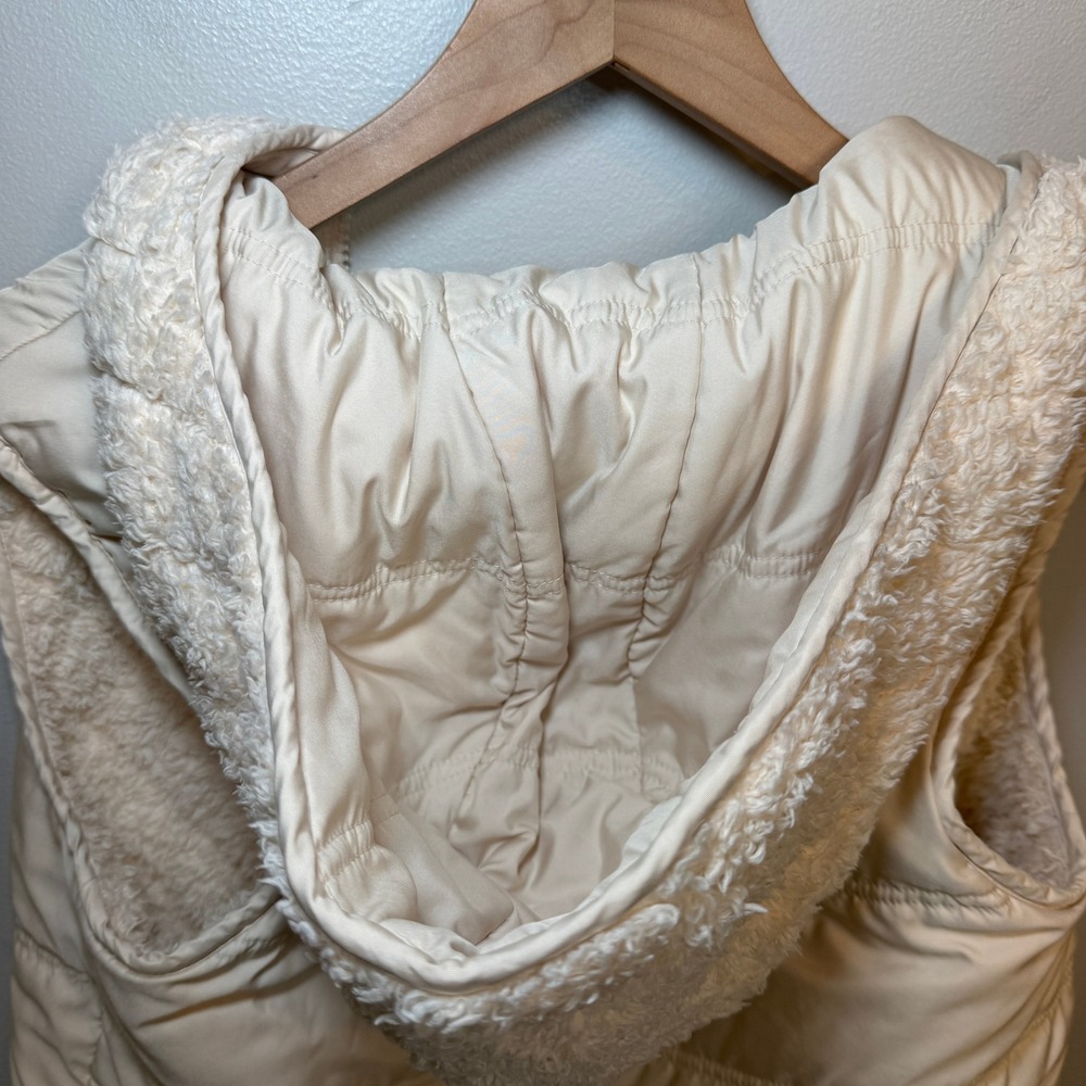 Patagonia Women's Hooded Reversible Puffer Vest Cream Fleece Lined Size X-Small - Picture 6 of 8